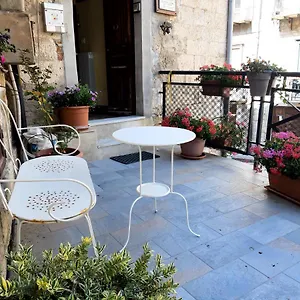 la-casa-del-pittore-di-petralia.sicilyhotelsitaly.net/